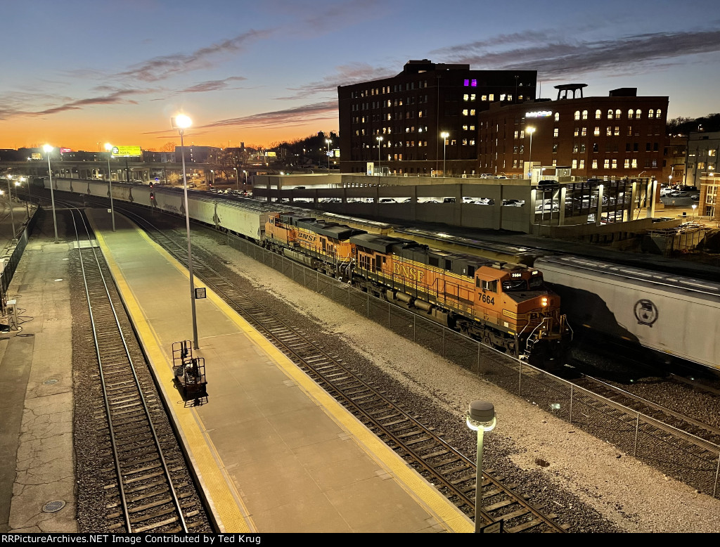 BNSF 7664 & 6185